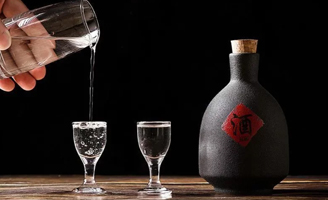 白酒新國(guó)標(biāo)下月實(shí)施,這些酒不是白酒了！可能有你愛(ài)喝的
