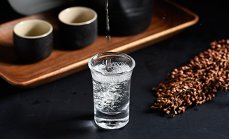白酒不管多大牌,只要有這2個(gè)特征,都是劣質(zhì)酒,你還在喝嗎？